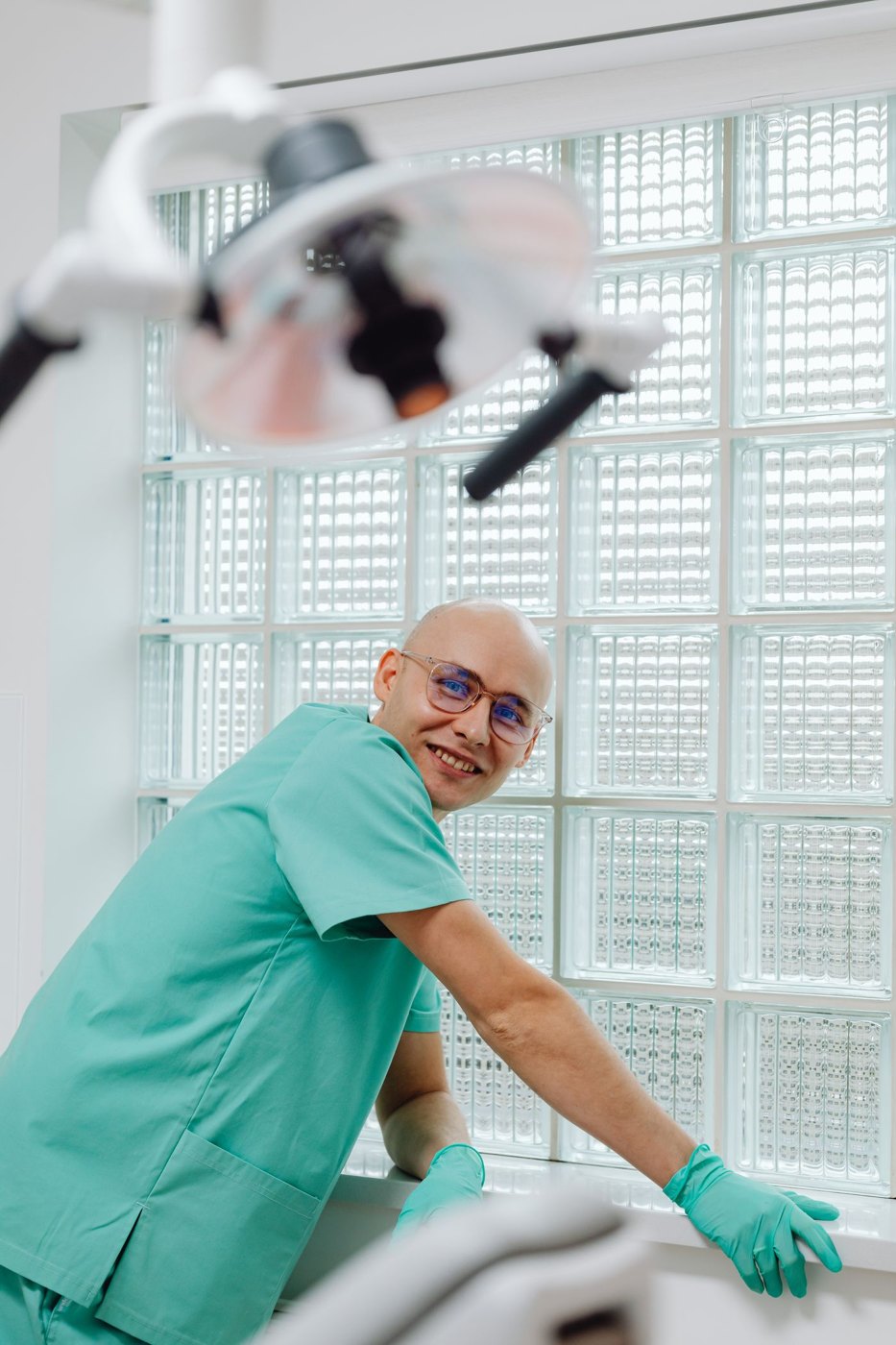 Fotografie ilustrativă a unui medic într-un cabinet