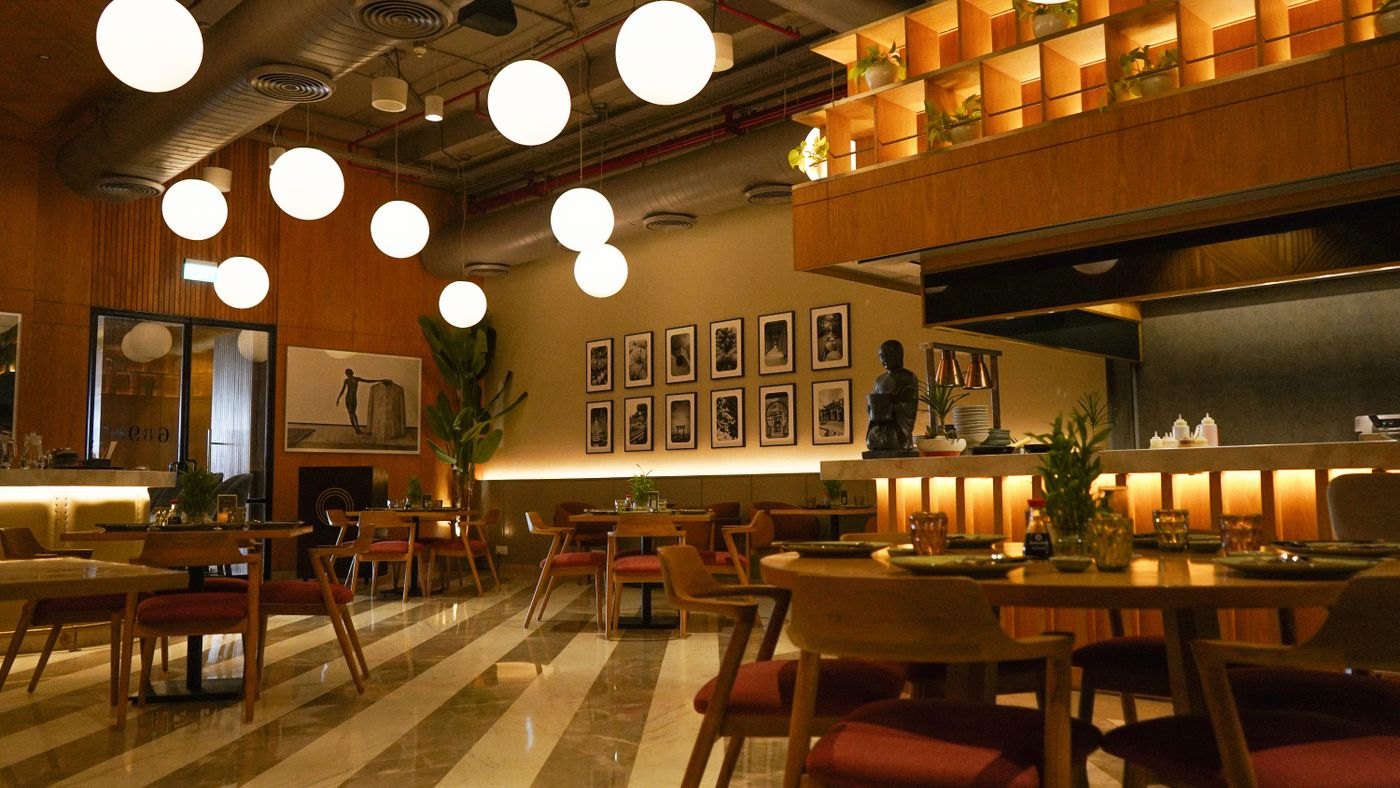 Atmosferă caldă într-un restaurant contemporan